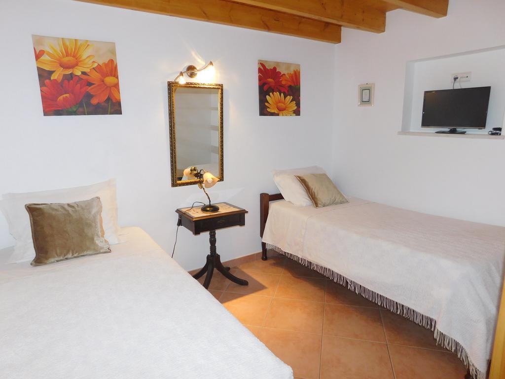 Dinas Guesthouse Лагуш Экстерьер фото