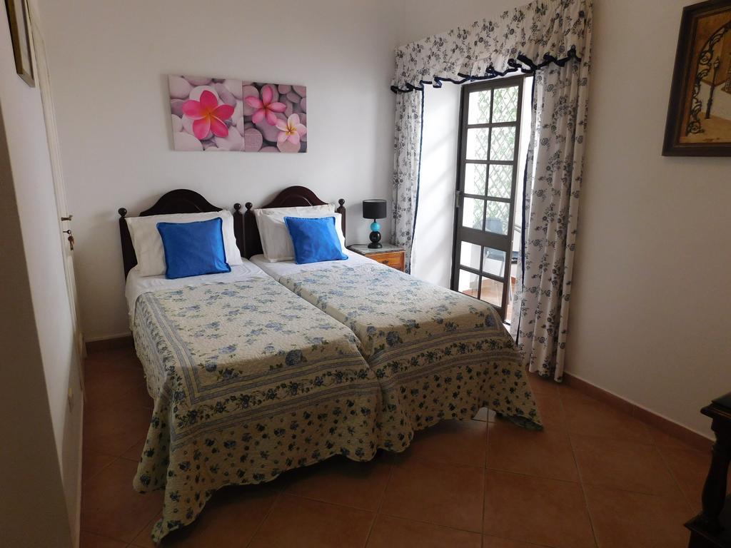 Dinas Guesthouse Лагуш Экстерьер фото