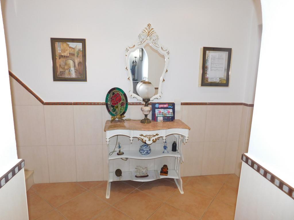 Dinas Guesthouse Лагуш Экстерьер фото